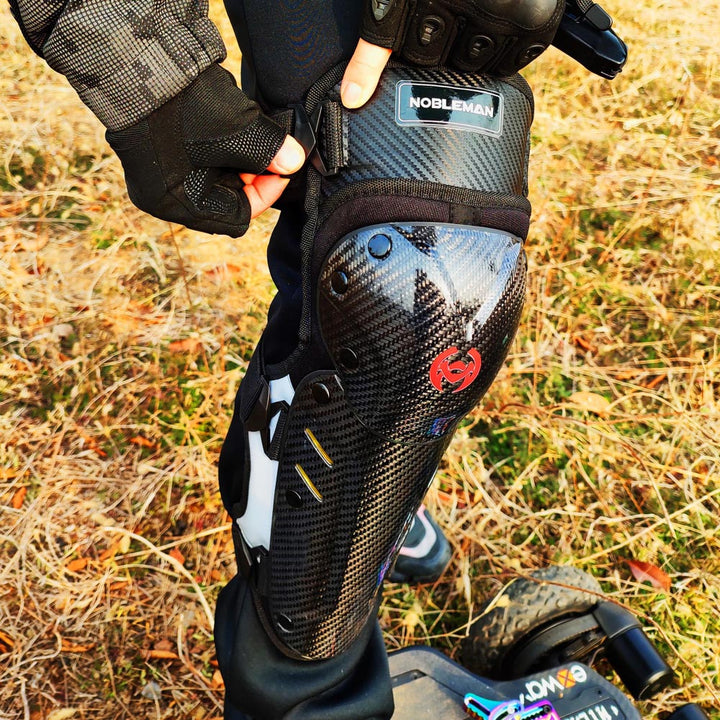 Nobleman TQ-1 carbon fiber knee pads